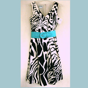 NWT Sleeveless black white dress 2 $350 Cotton V-neck Full skirt Belt Print
